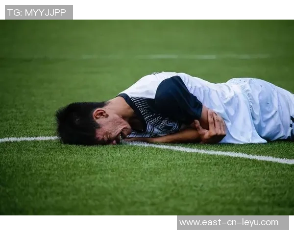 踢足球的意外之旅竟然让花盆碎裂的搞笑故事